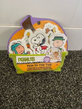 New! Peanuts fun in the tub foam pieces, mesh bag, and crayon